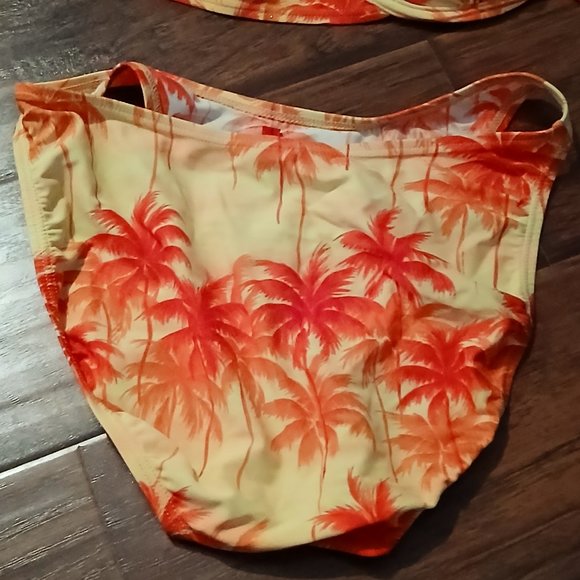 Two-piece Bikini Swimwear - Picture 2 of 7